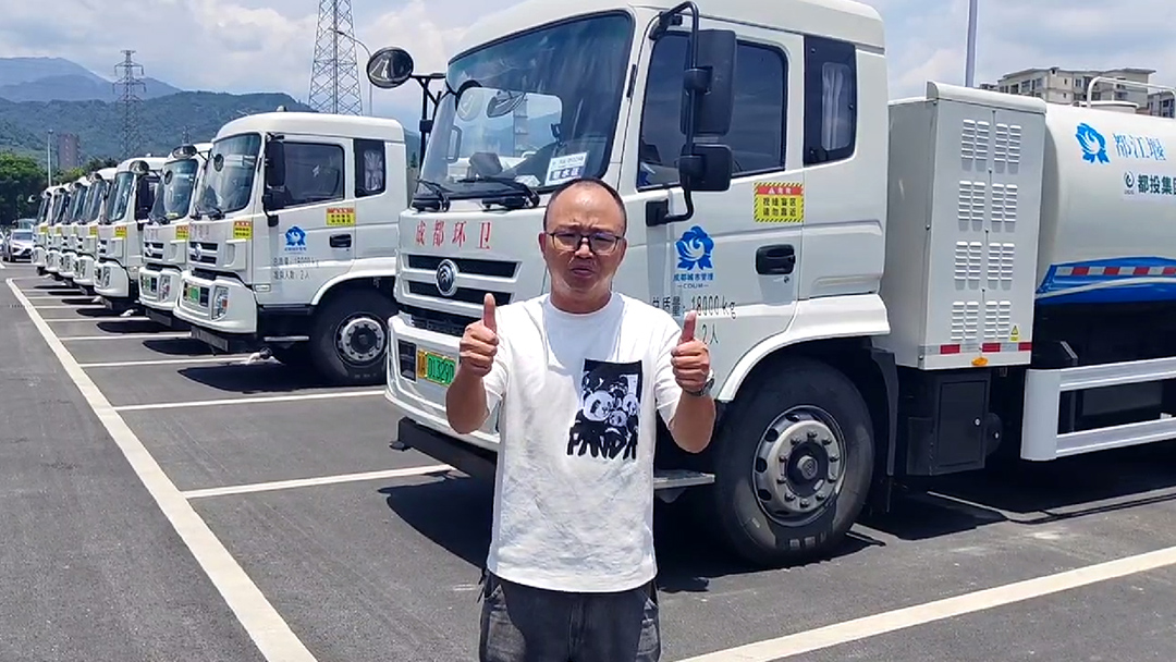 好產品+好服務=好口碑!宇通環衛樹立行業服務新標桿! 好產品+好服務=好口碑!宇通環衛樹立行業服務新標桿!