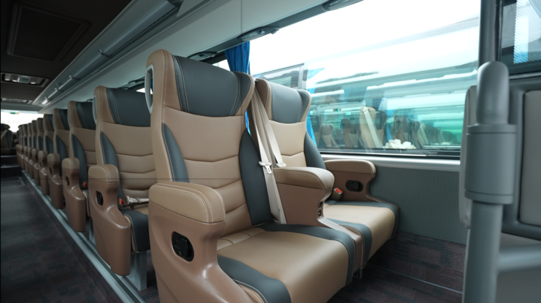 行業最大批量！宇通100輛高端旅游客車交付新疆