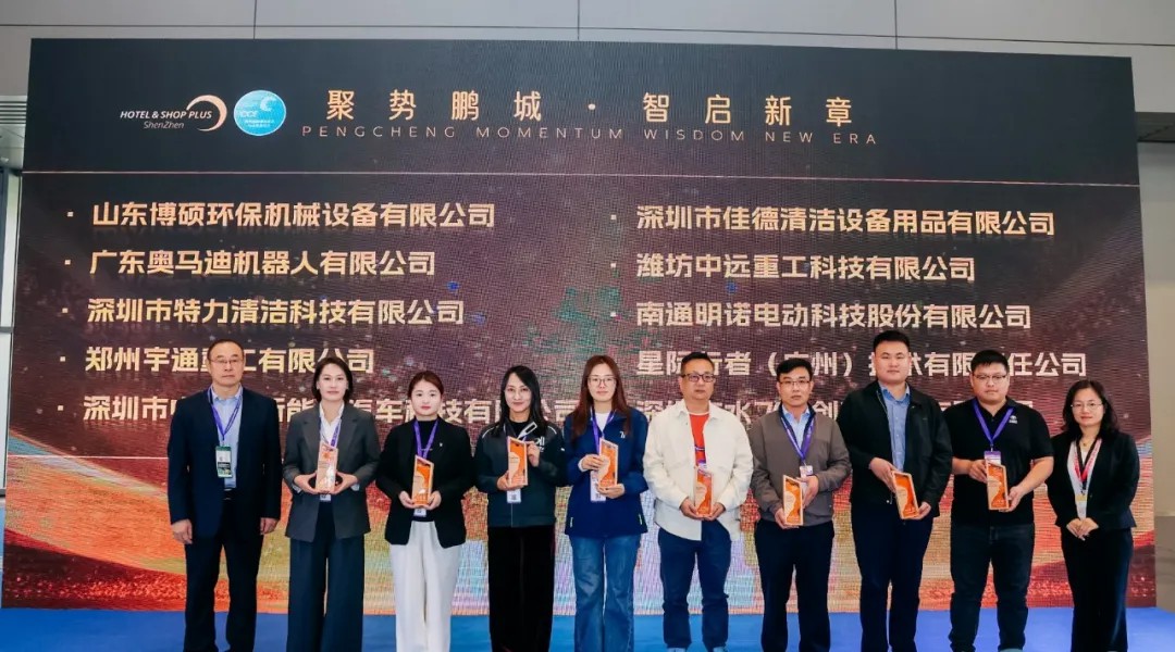 亮相2025深圳CCE展！宇通8噸純電密閉式桶裝垃圾車破解垃圾桶收運難題！