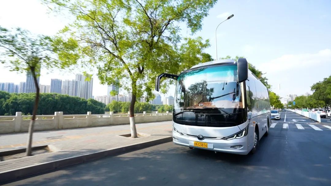 國風(fēng)車奔赴絲綢路！宇通攜手甘肅旅汽打造西北高端游