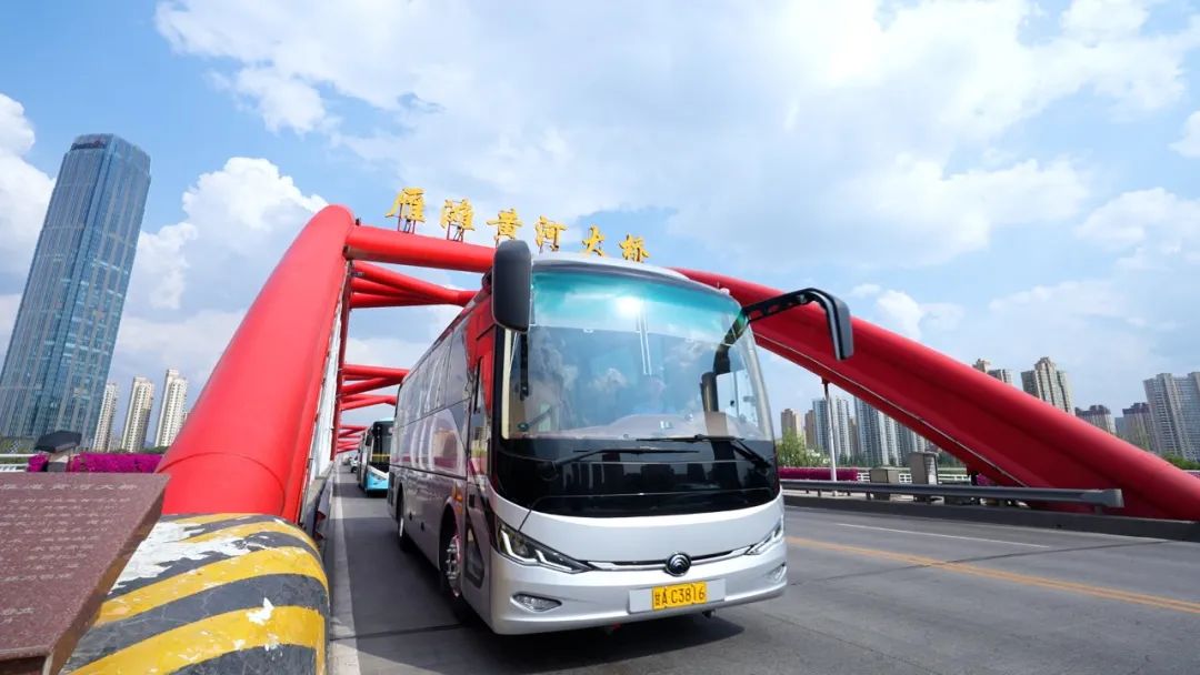 國風(fēng)車奔赴絲綢路！宇通攜手甘肅旅汽打造西北高端游