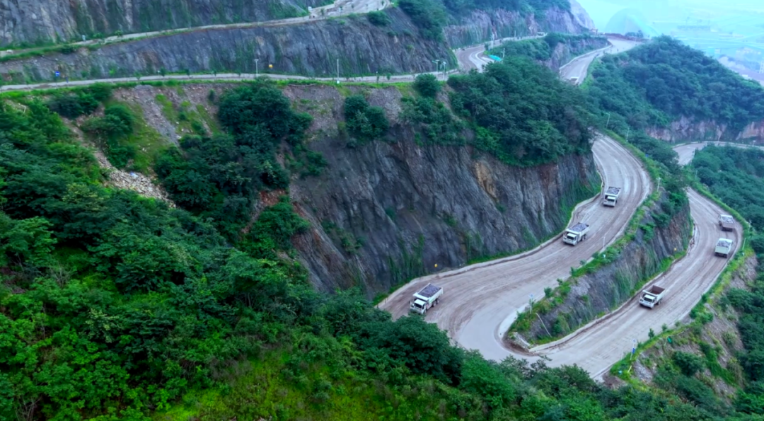 宇通礦卡——電賦礦山丨智領荊楚-宇通礦卡攜手湖北國順華新，共筑綠色礦山新典范！