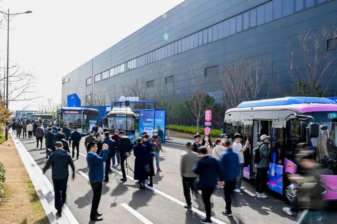 12款新品重磅發(fā)布!宇通向“新”而行繪藍(lán)圖 12款新品重磅發(fā)布!宇通向“新”而行繪藍(lán)圖