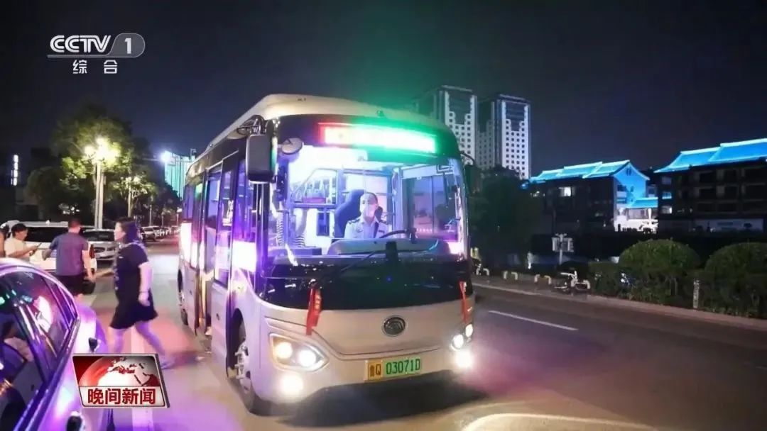 構(gòu)建轉(zhuǎn)型新模式!宇通助力臨沂公交點亮瑯琊“夜經(jīng)濟(jì)” 圖片